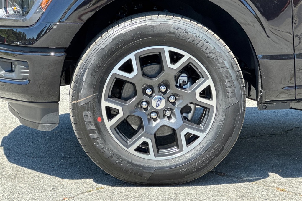 Vehicle image 23 of 26