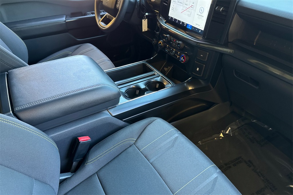 Vehicle image 15 of 26