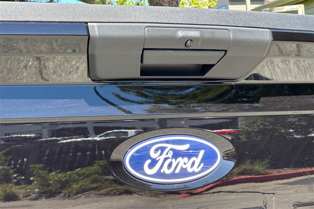 Vehicle image 24 of 26