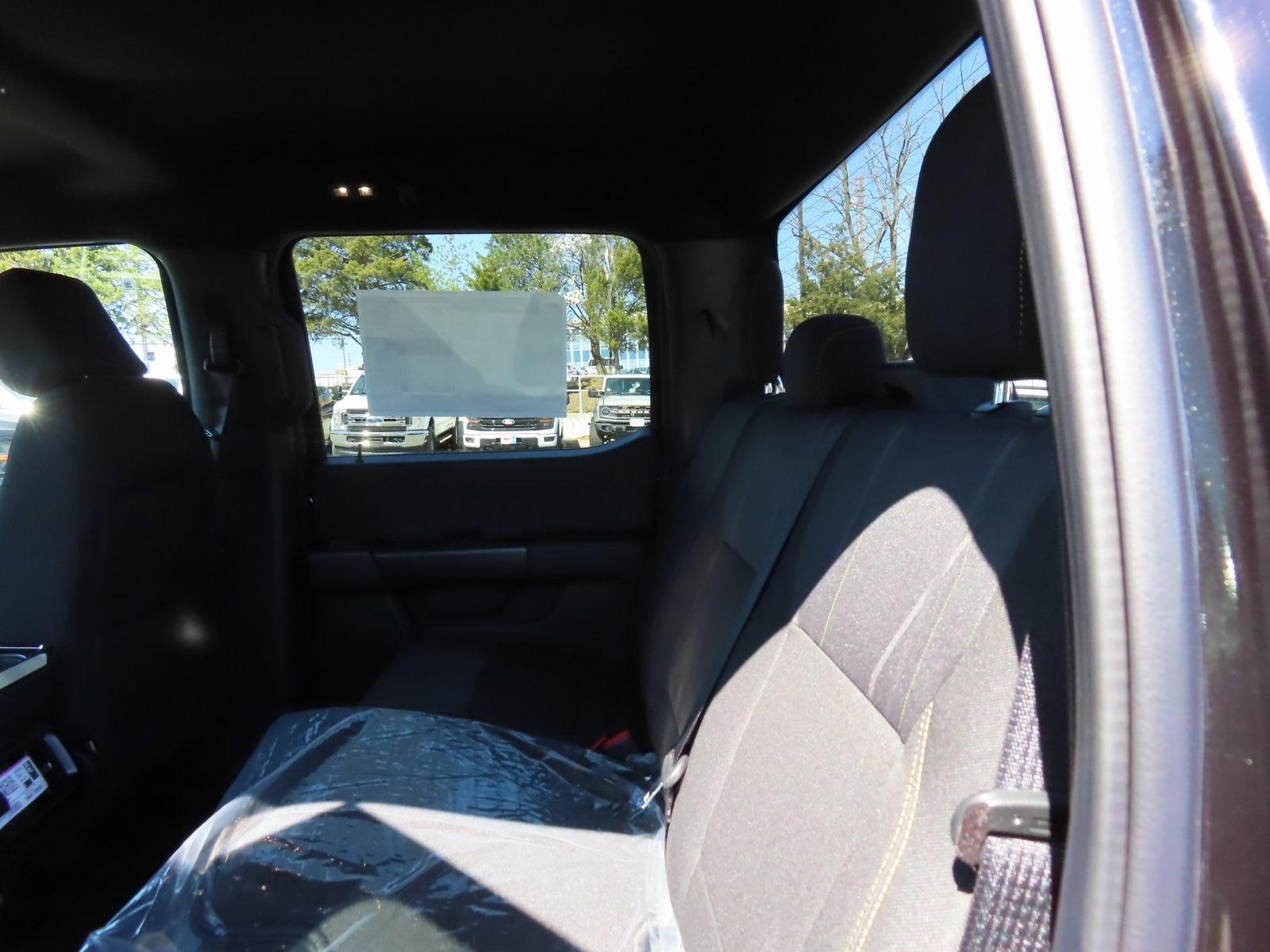 Vehicle image 25 of 39