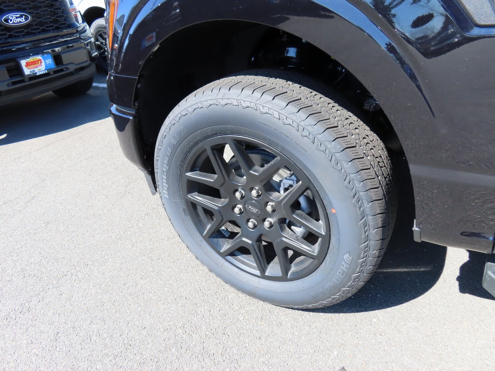 Vehicle image 16 of 39