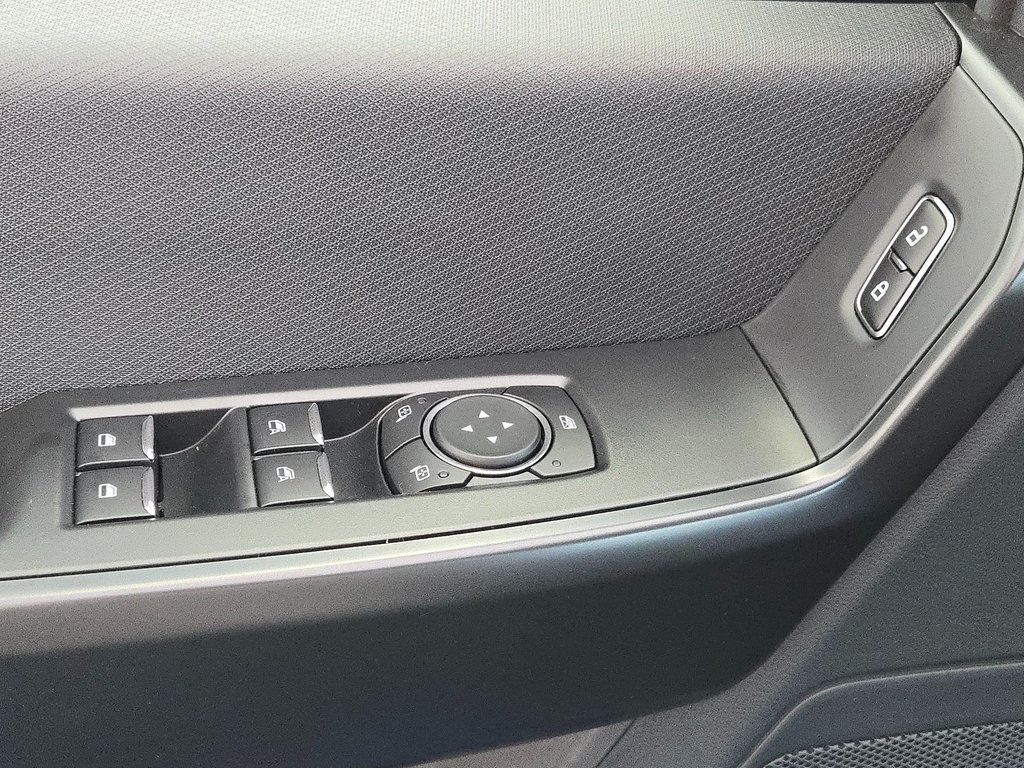 Vehicle image 25 of 27