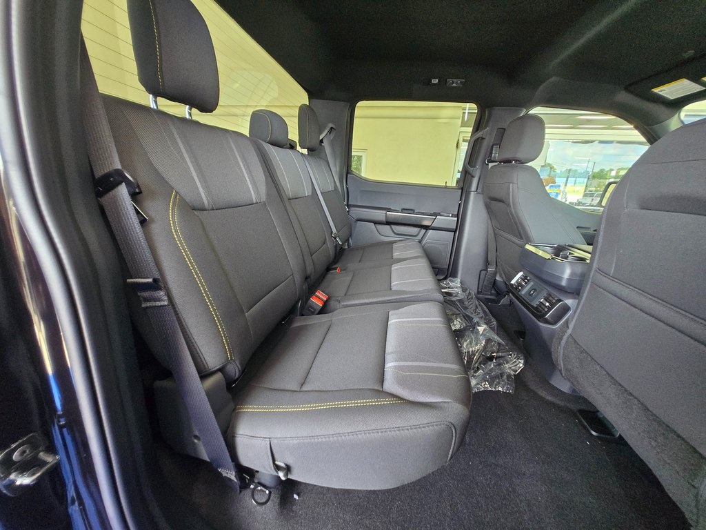 Vehicle image 8 of 27