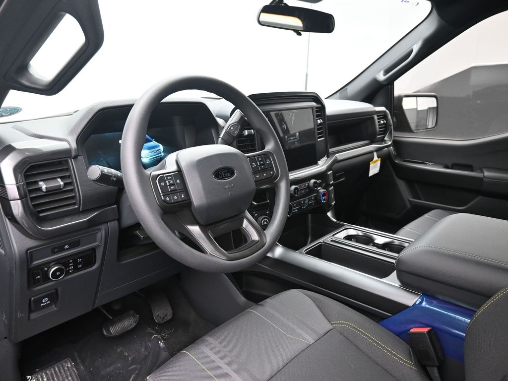 Vehicle image 23 of 33