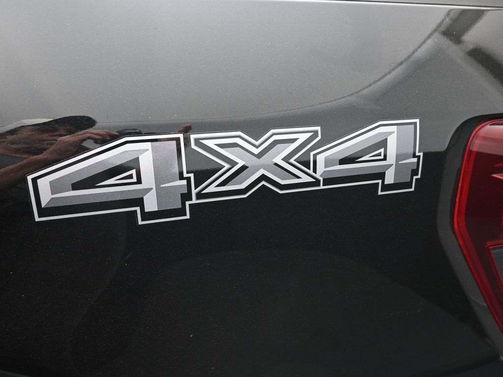 Vehicle image 26 of 33