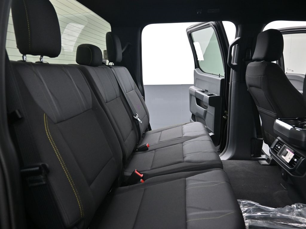 Vehicle image 18 of 33