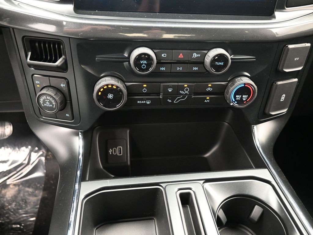 Vehicle image 16 of 33
