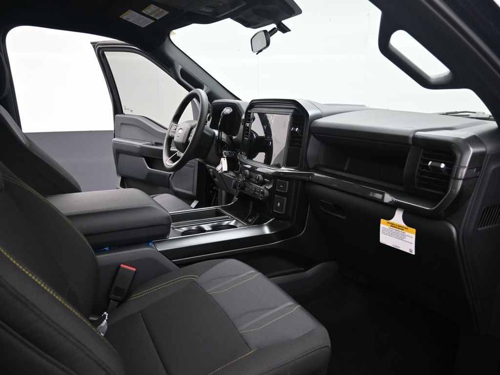 Vehicle image 27 of 33