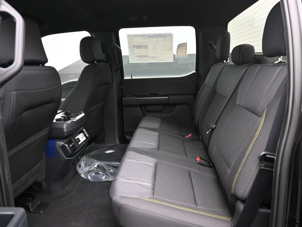 Vehicle image 29 of 33