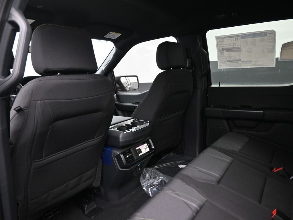 Vehicle image 11 of 33