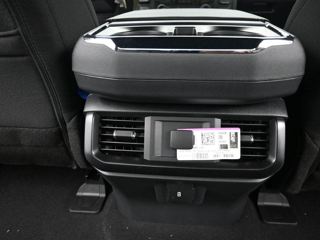 Vehicle image 21 of 33