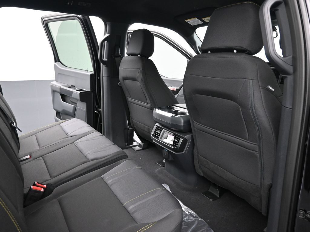Vehicle image 20 of 33