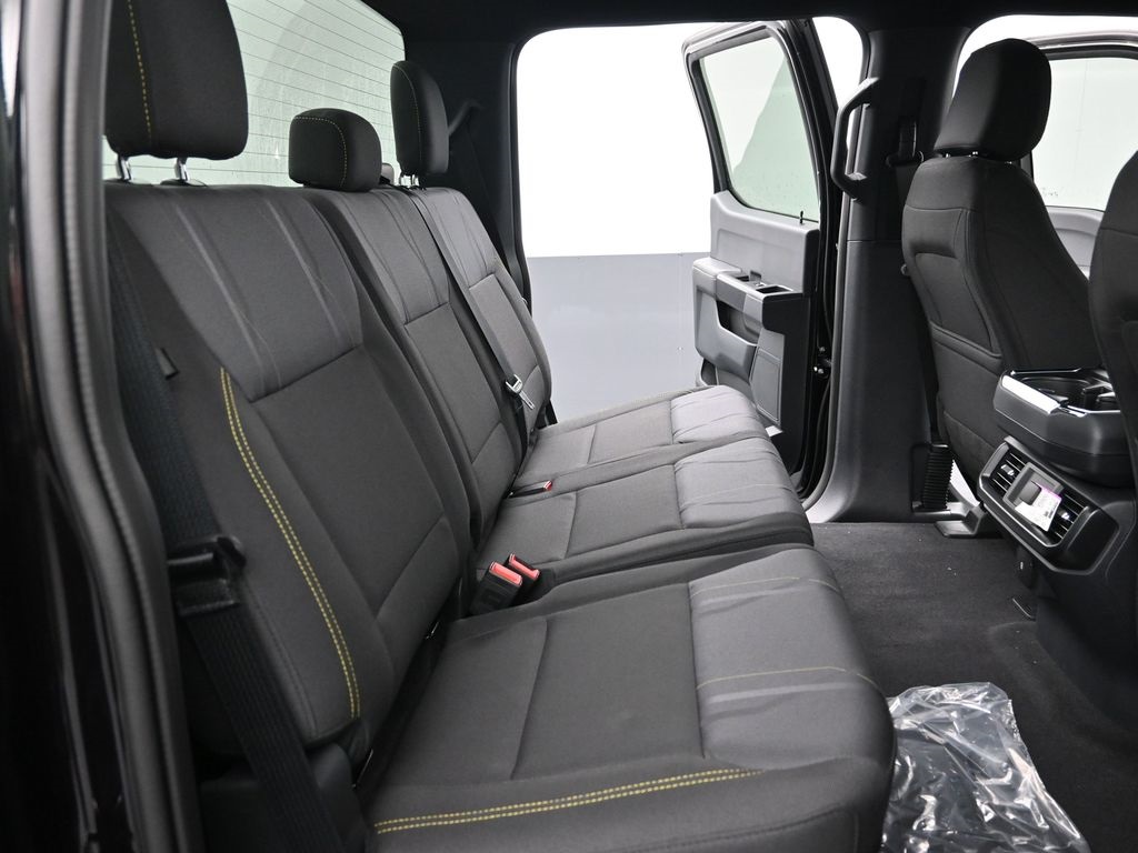 Vehicle image 18 of 33