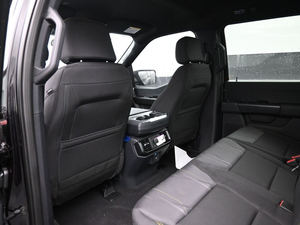 Vehicle image 11 of 33