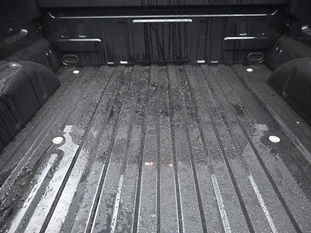 Vehicle image 17 of 33