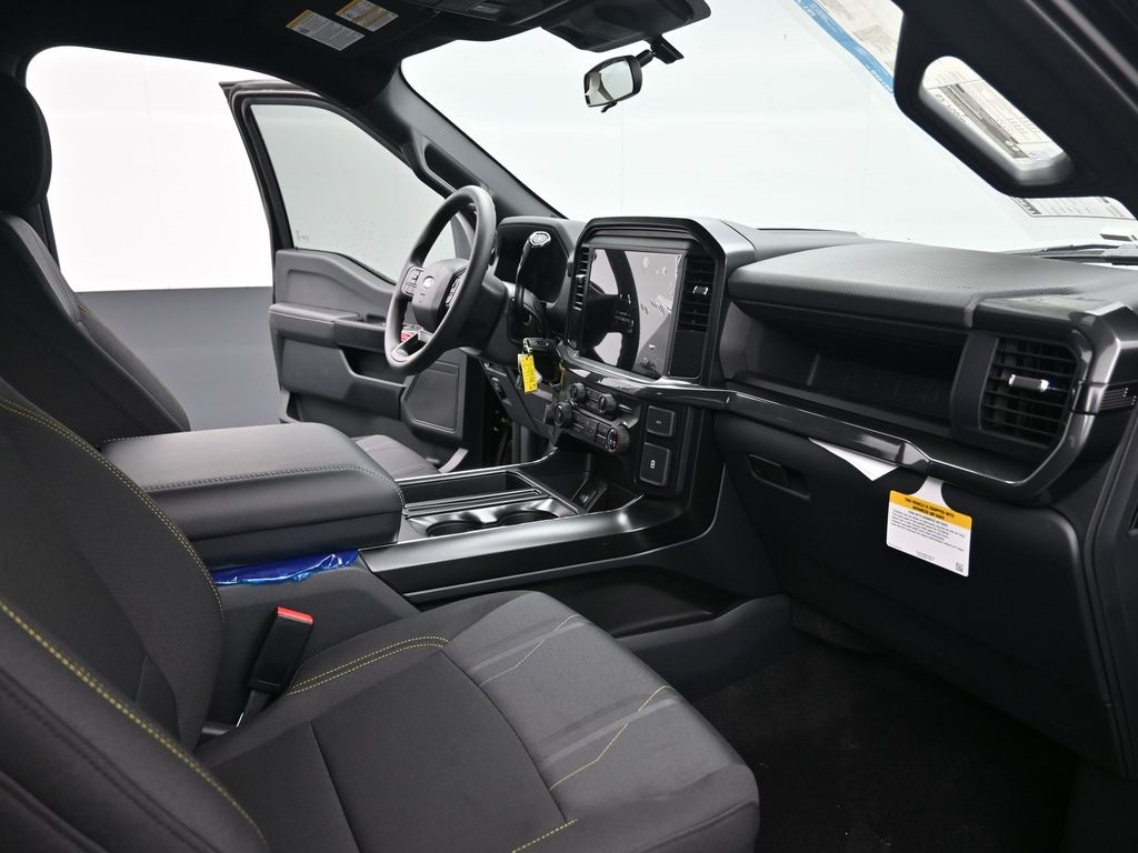 Vehicle image 27 of 33
