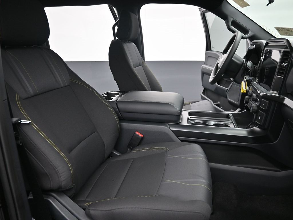 Vehicle image 26 of 33