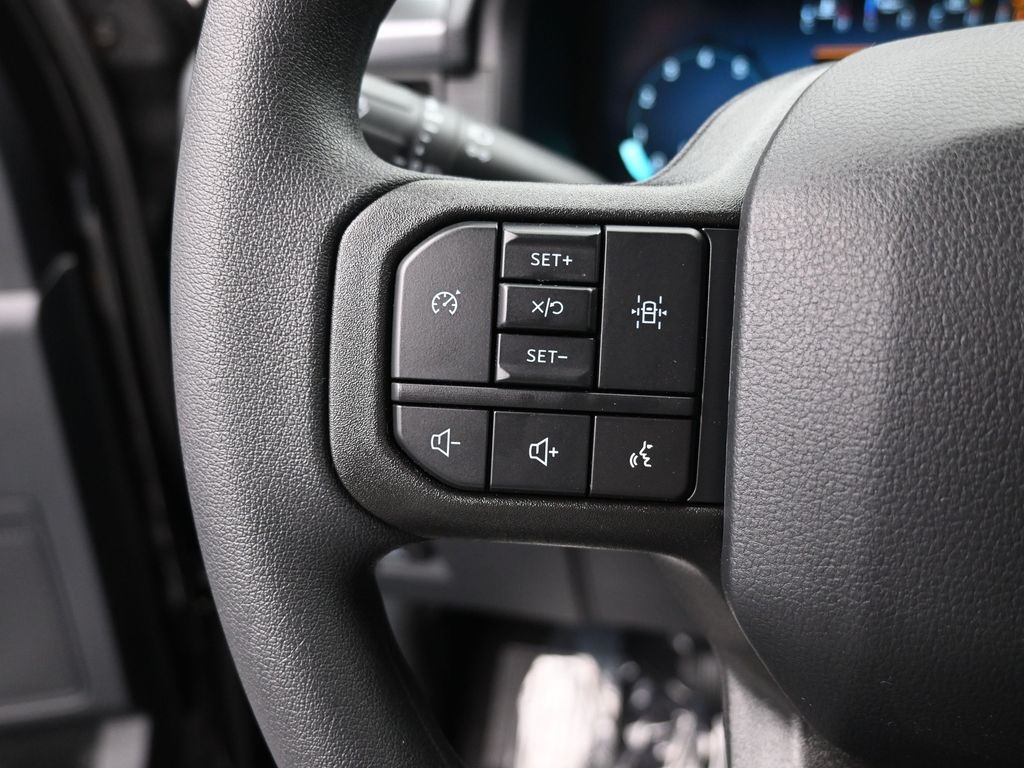 Vehicle image 14 of 33