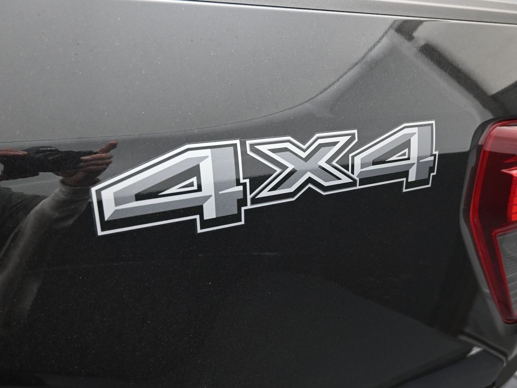 Vehicle image 25 of 33