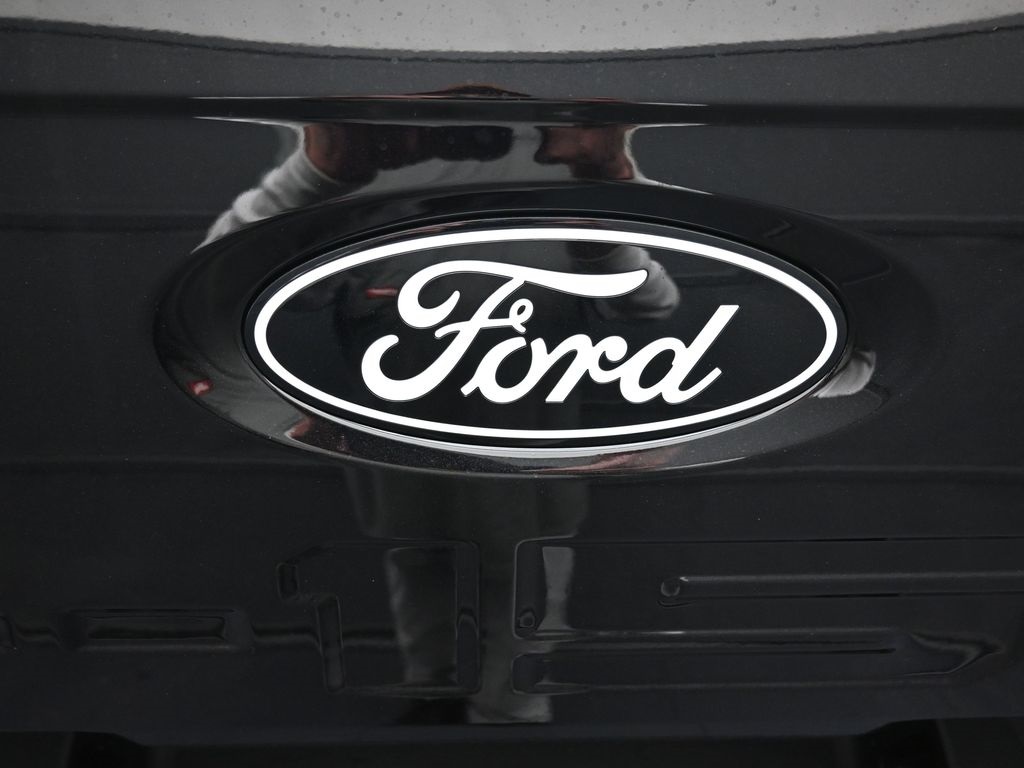 Vehicle image 16 of 33
