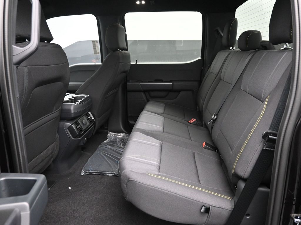 Vehicle image 29 of 33