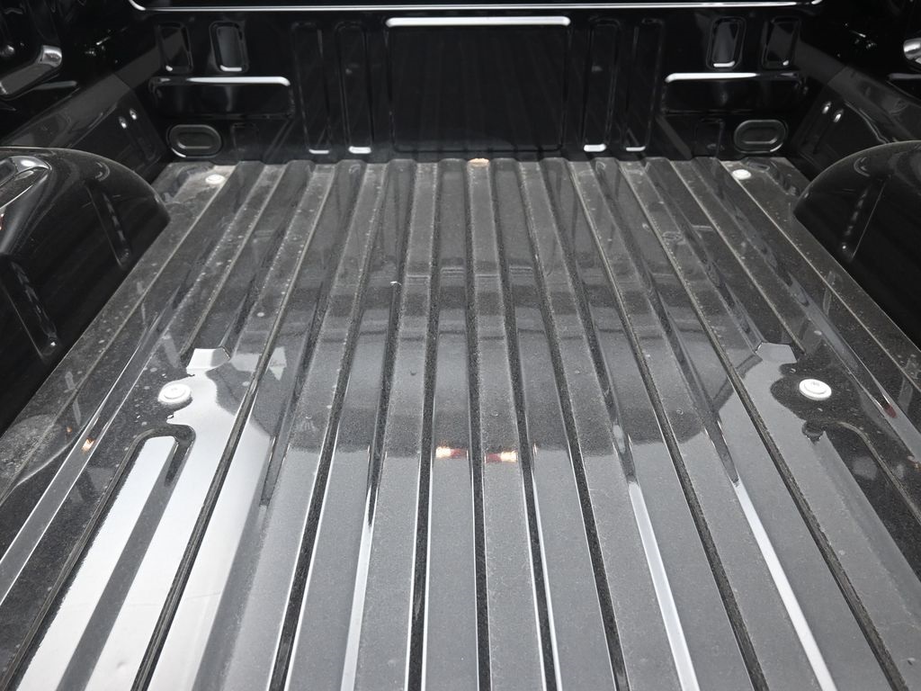Vehicle image 17 of 33