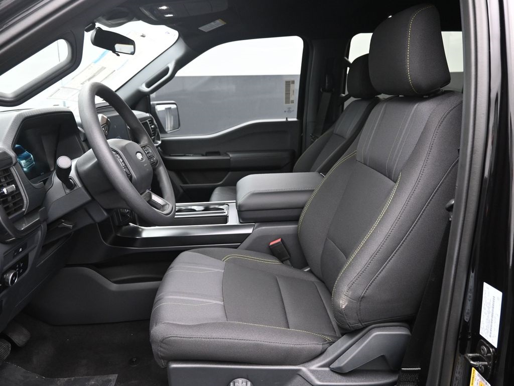 Vehicle image 21 of 33
