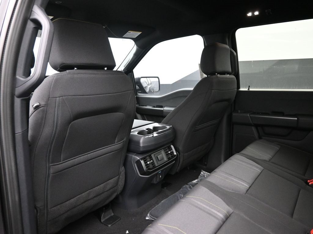 Vehicle image 10 of 33