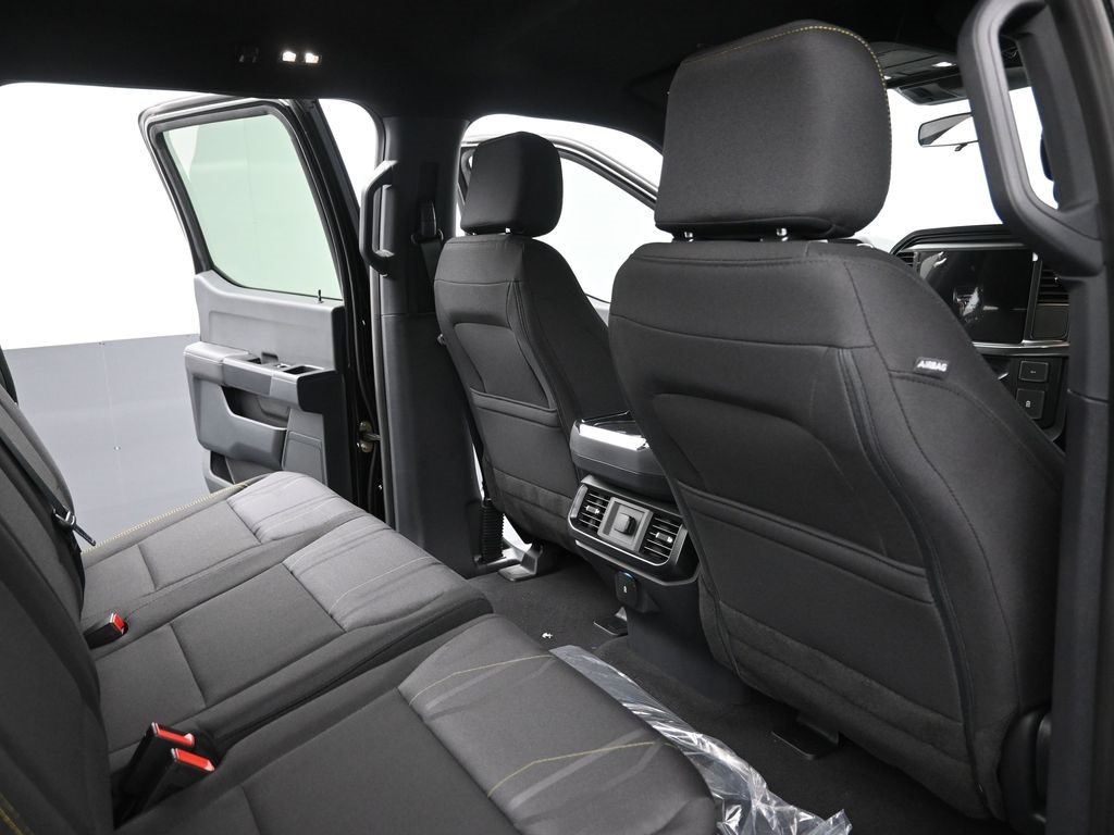 Vehicle image 20 of 33