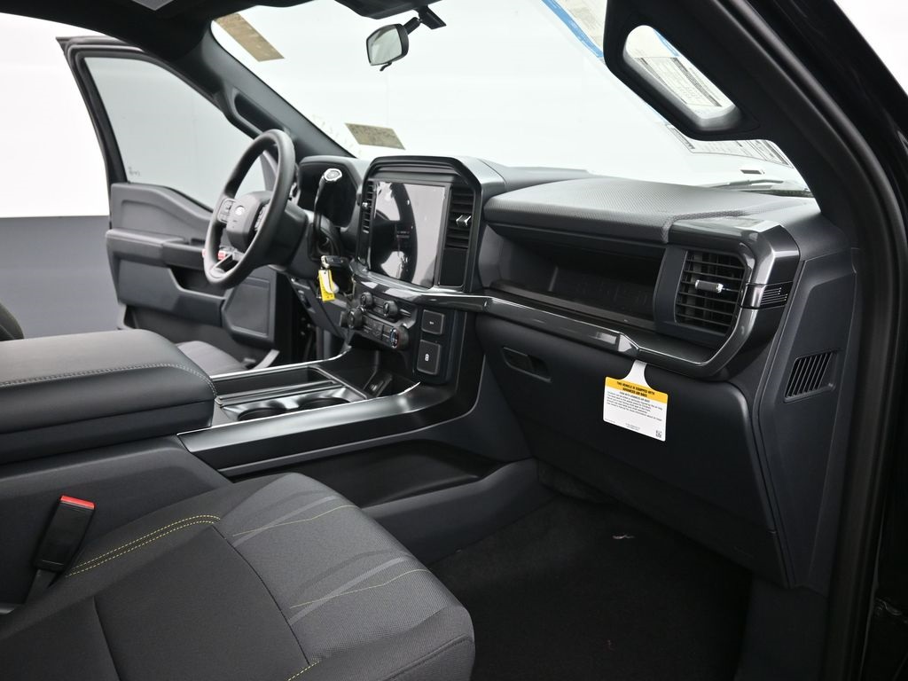 Vehicle image 28 of 33