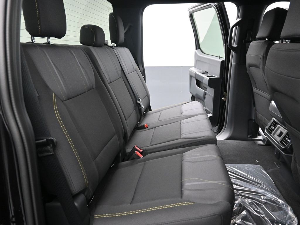 Vehicle image 19 of 33