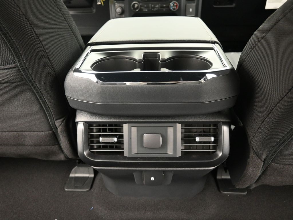 Vehicle image 30 of 33