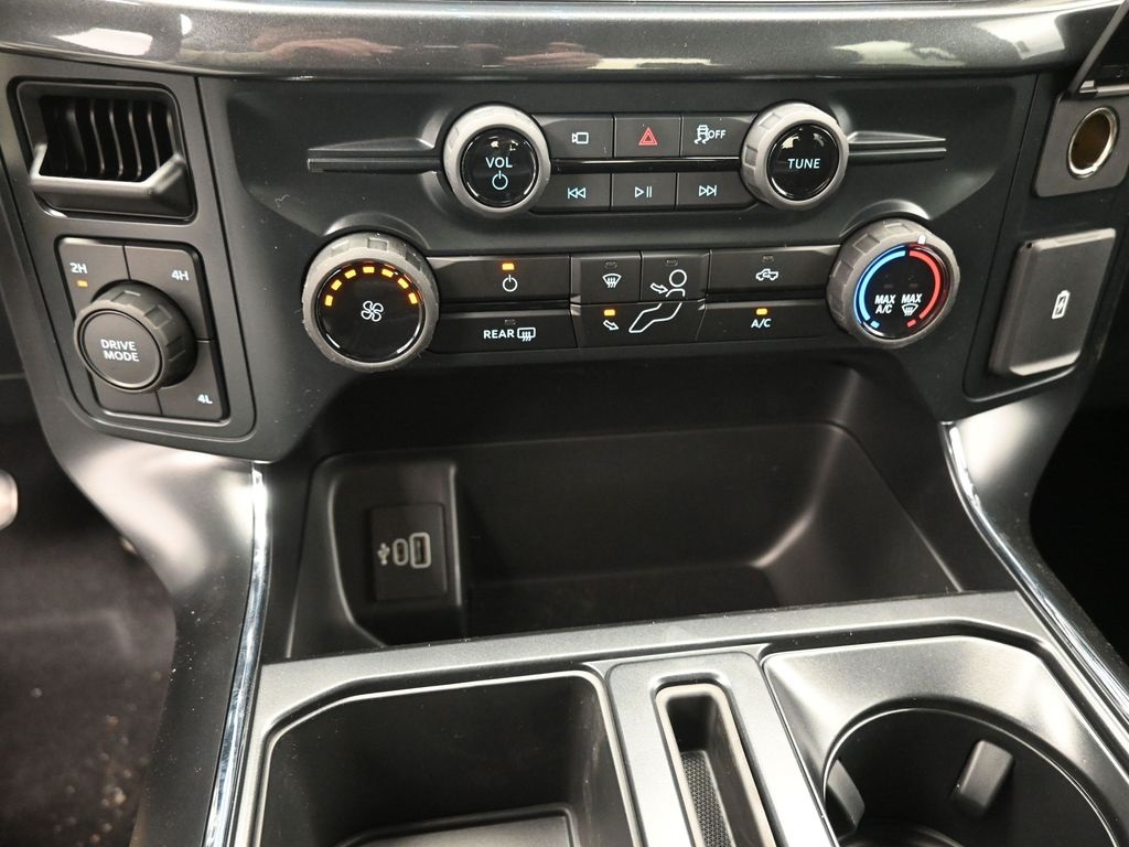 Vehicle image 16 of 33