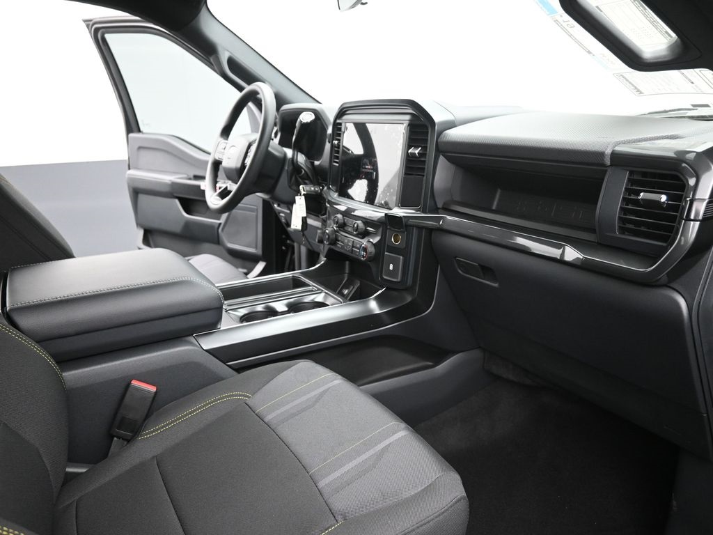 Vehicle image 27 of 33