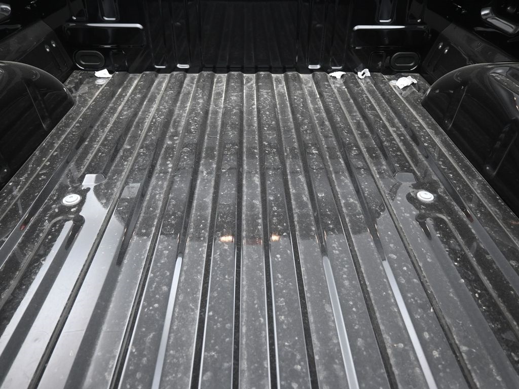 Vehicle image 17 of 33