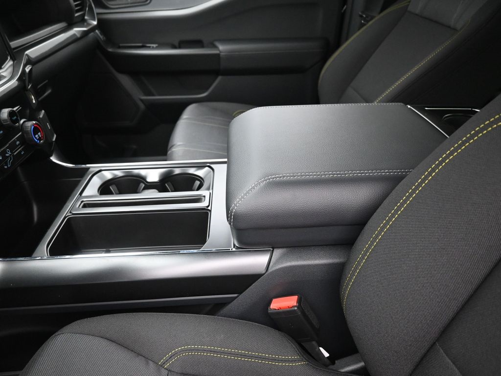 Vehicle image 25 of 33