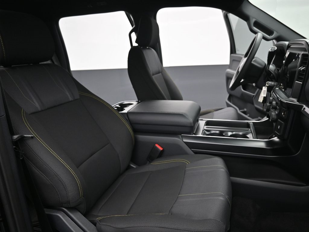 Vehicle image 28 of 33