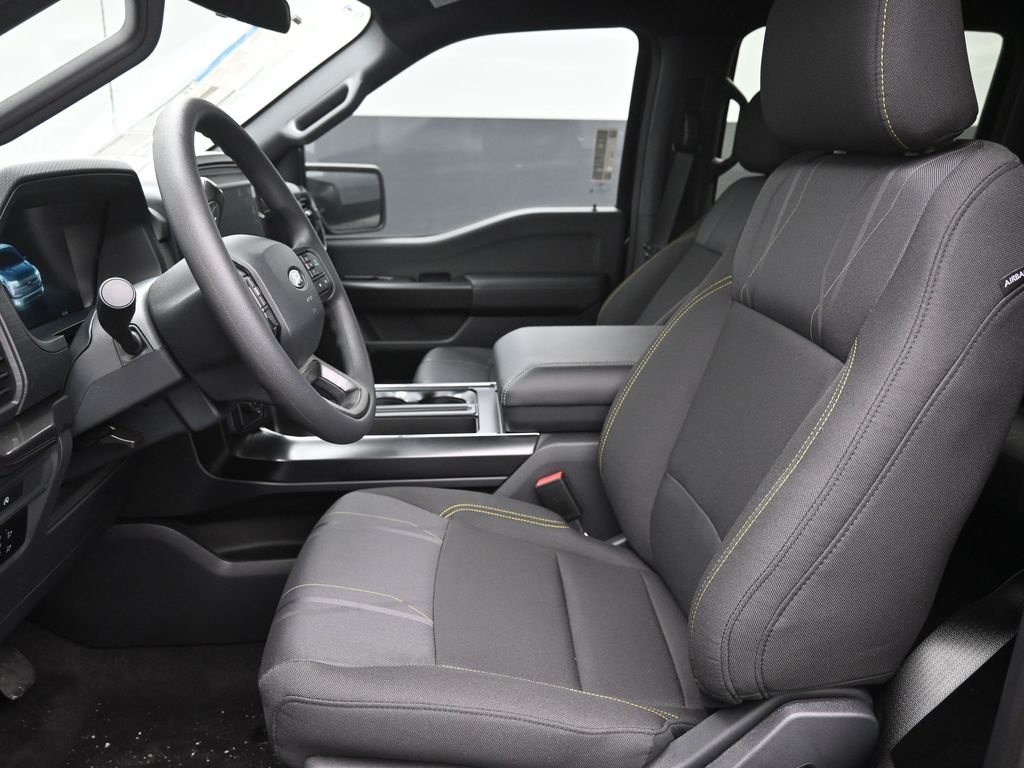 Vehicle image 22 of 33