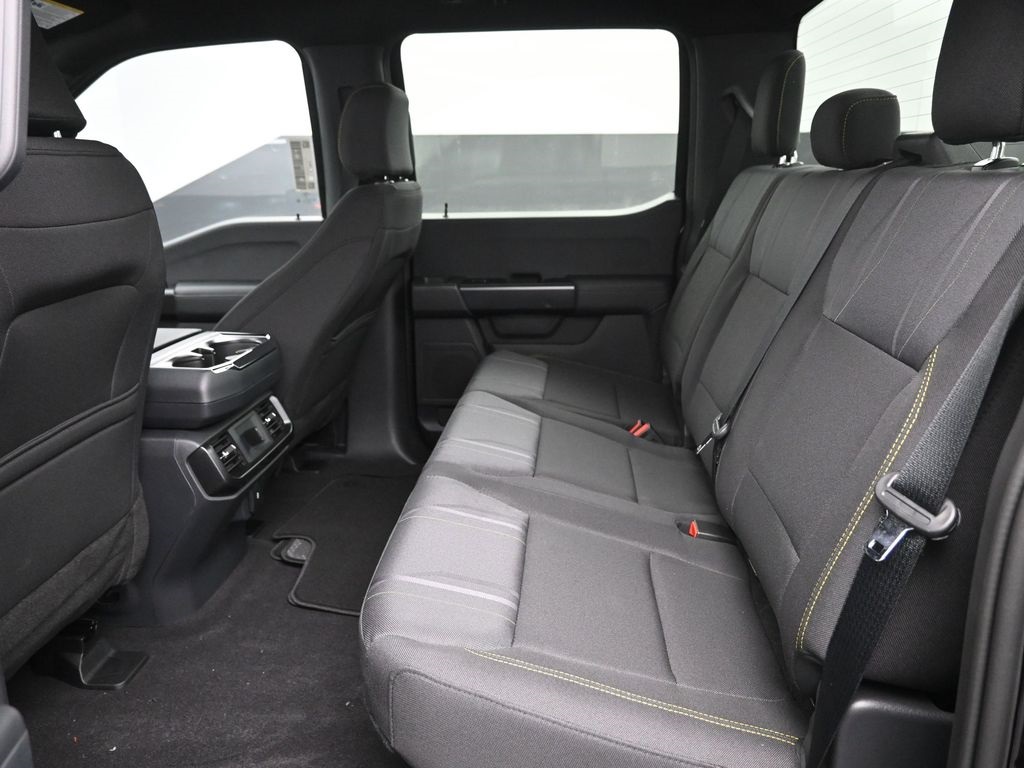Vehicle image 29 of 33
