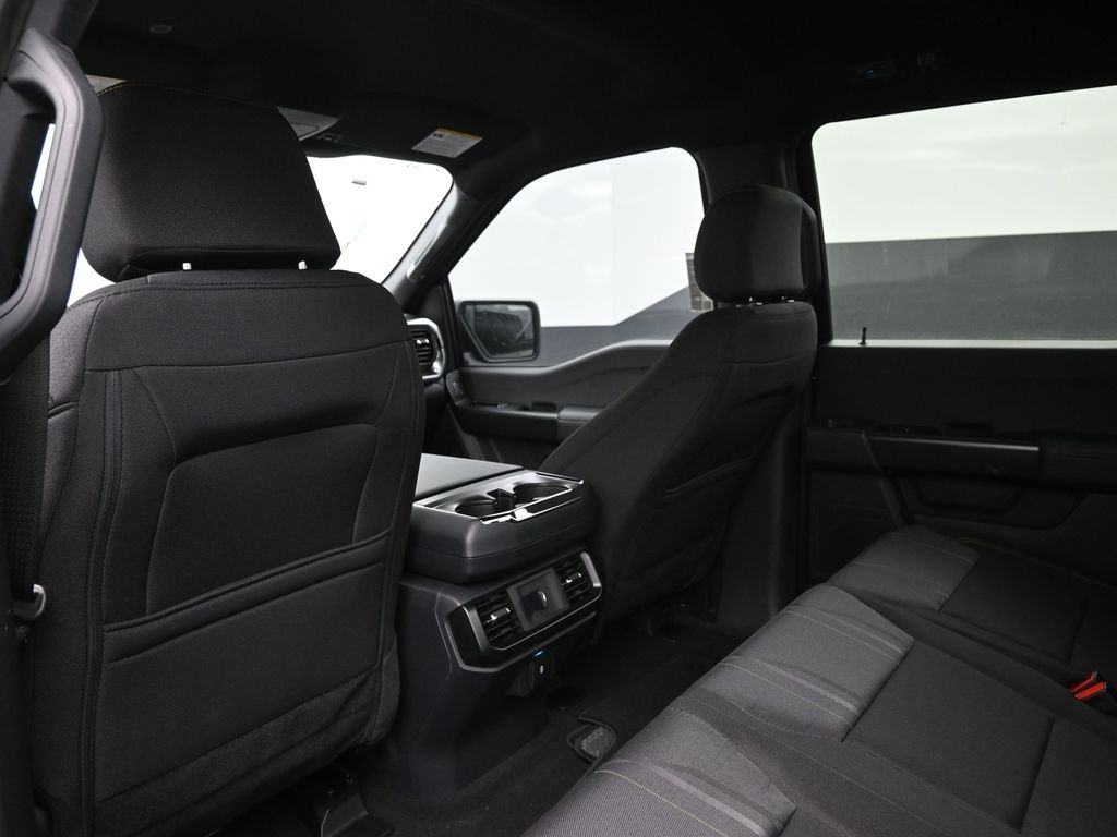 Vehicle image 11 of 33