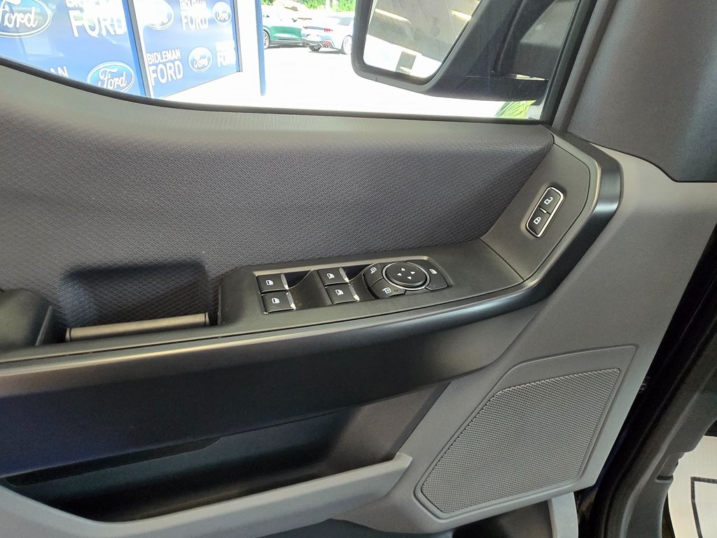 Vehicle image 21 of 31