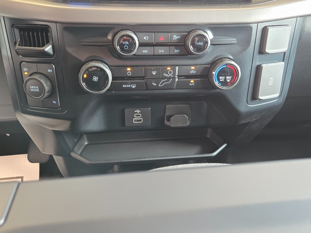 Vehicle image 28 of 31