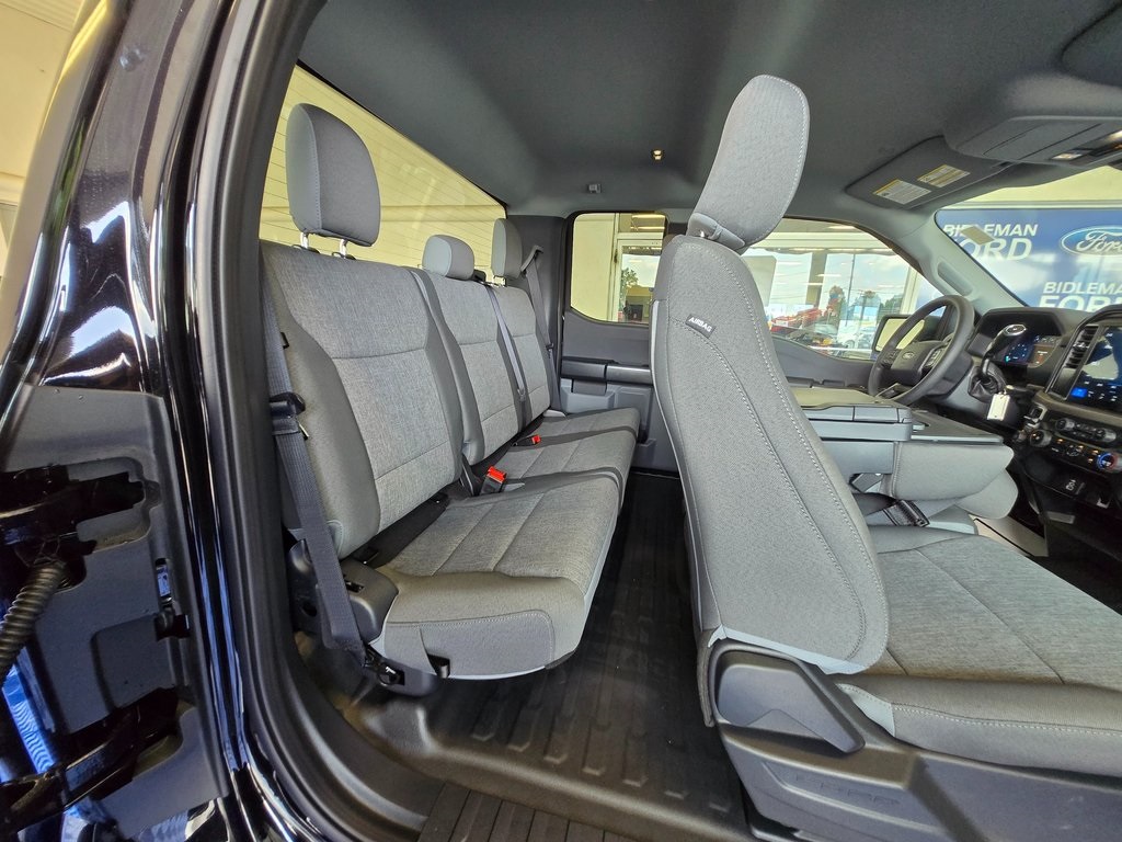Vehicle image 10 of 31
