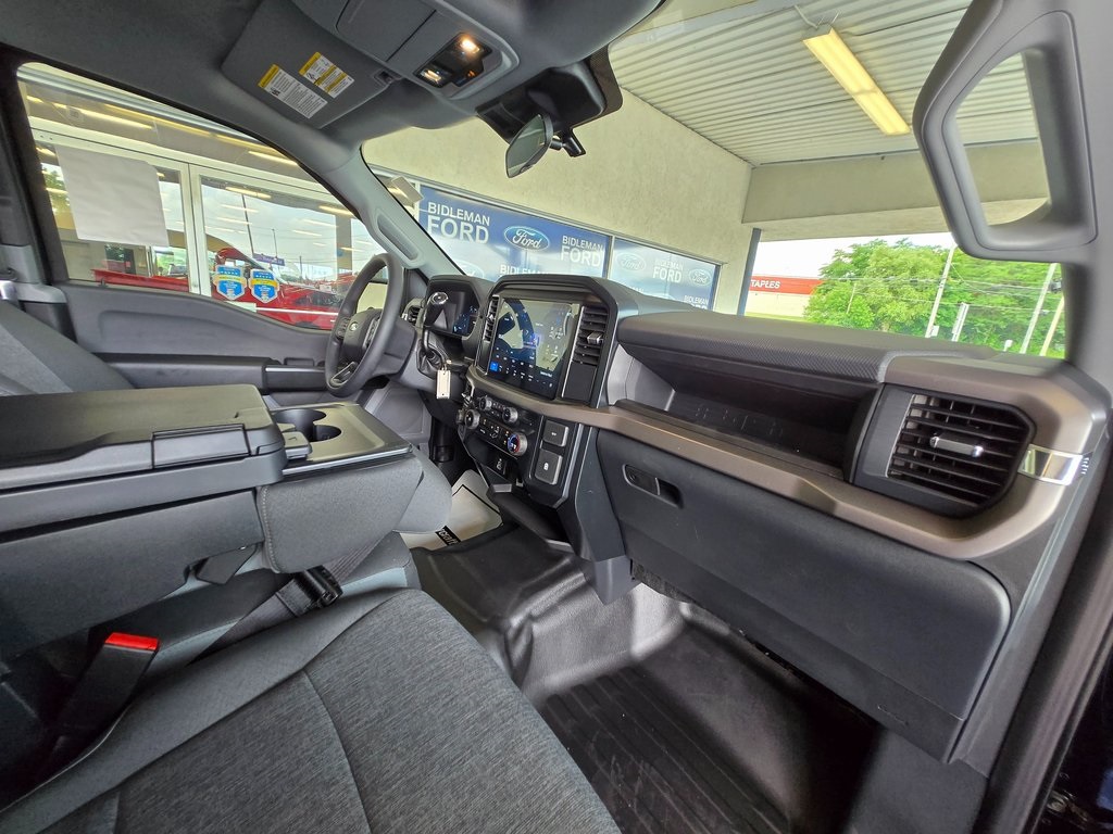 Vehicle image 14 of 31