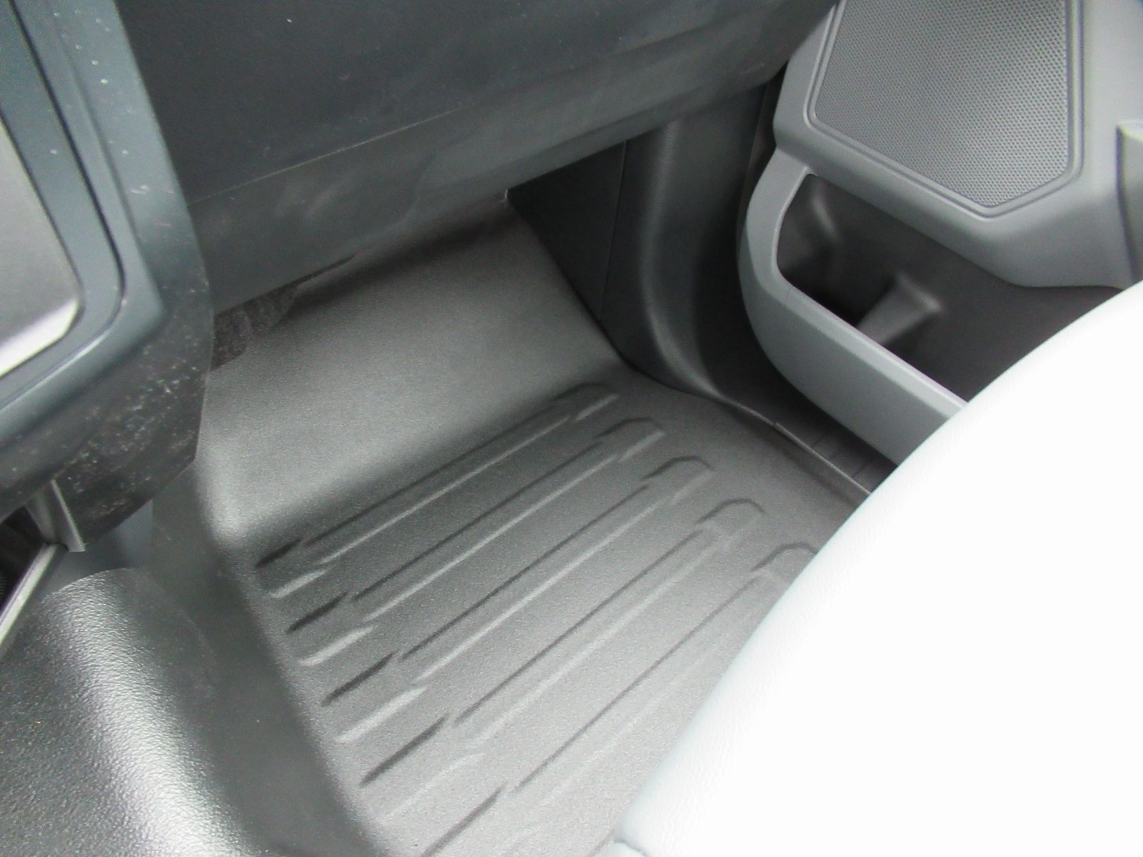 Vehicle image 23 of 37