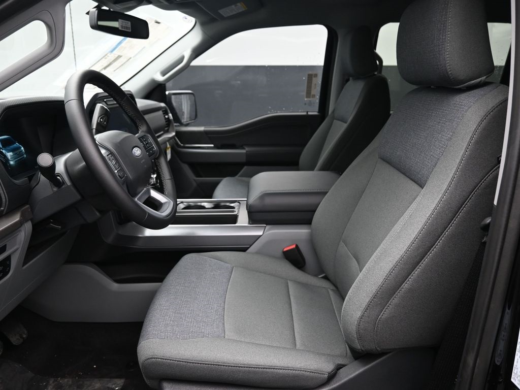 Vehicle image 22 of 32