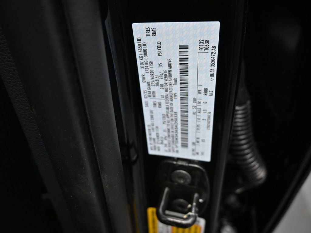 Vehicle image 24 of 32