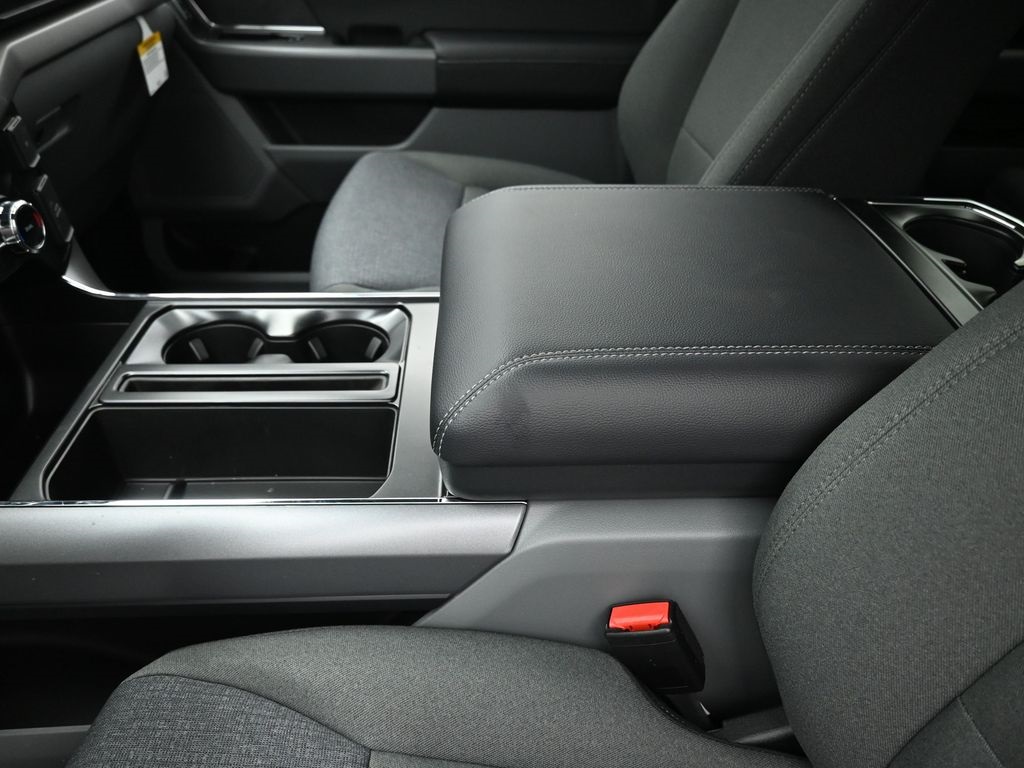 Vehicle image 25 of 32
