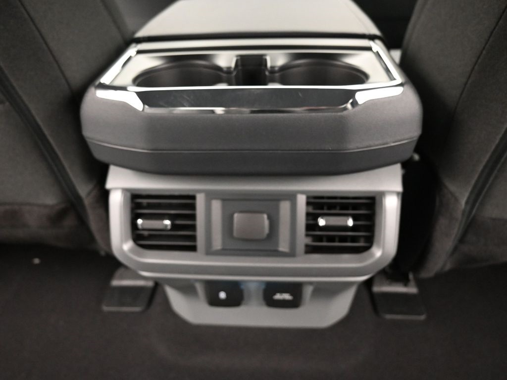 Vehicle image 20 of 32