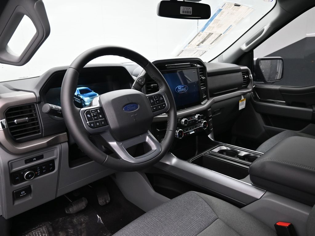 Vehicle image 23 of 32